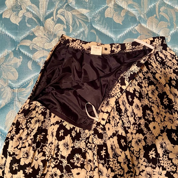 Vintage floral midi skirt - Picture 3 of 8